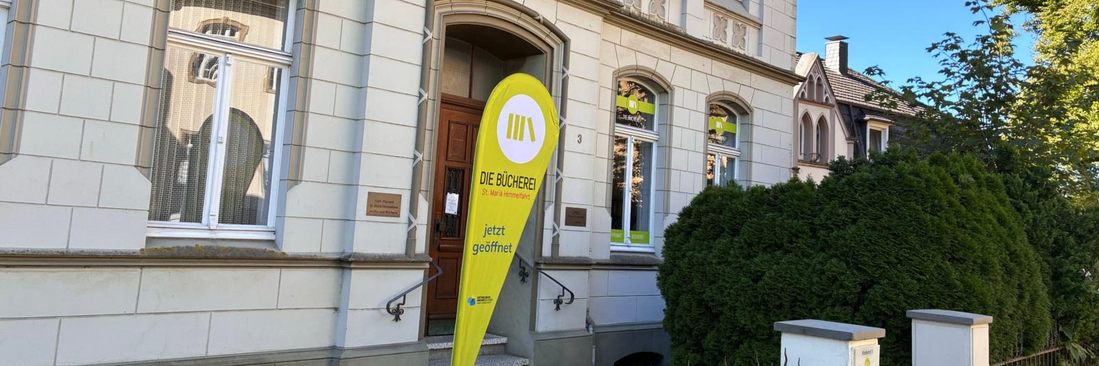 Eingang der Bücherei
